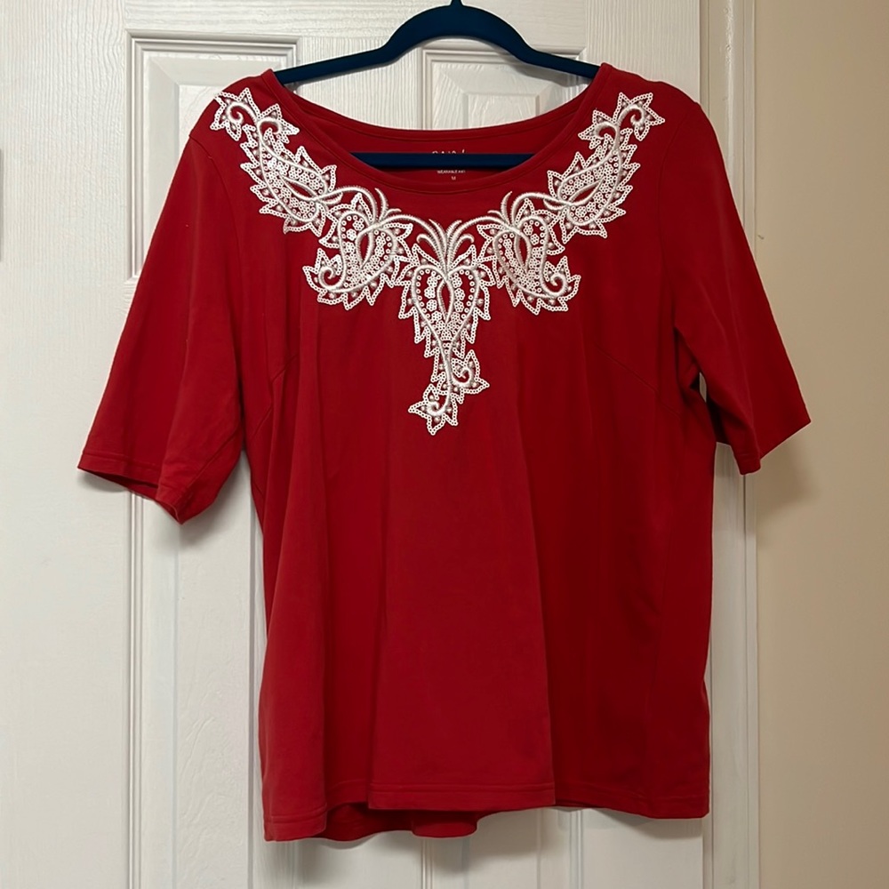 Bob Mackie woman’s T white w/embroidered detail & a few sequins 4 bling M $15